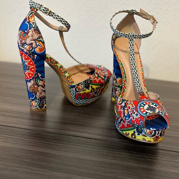 Platform Sandals - Picture 10 of 11
